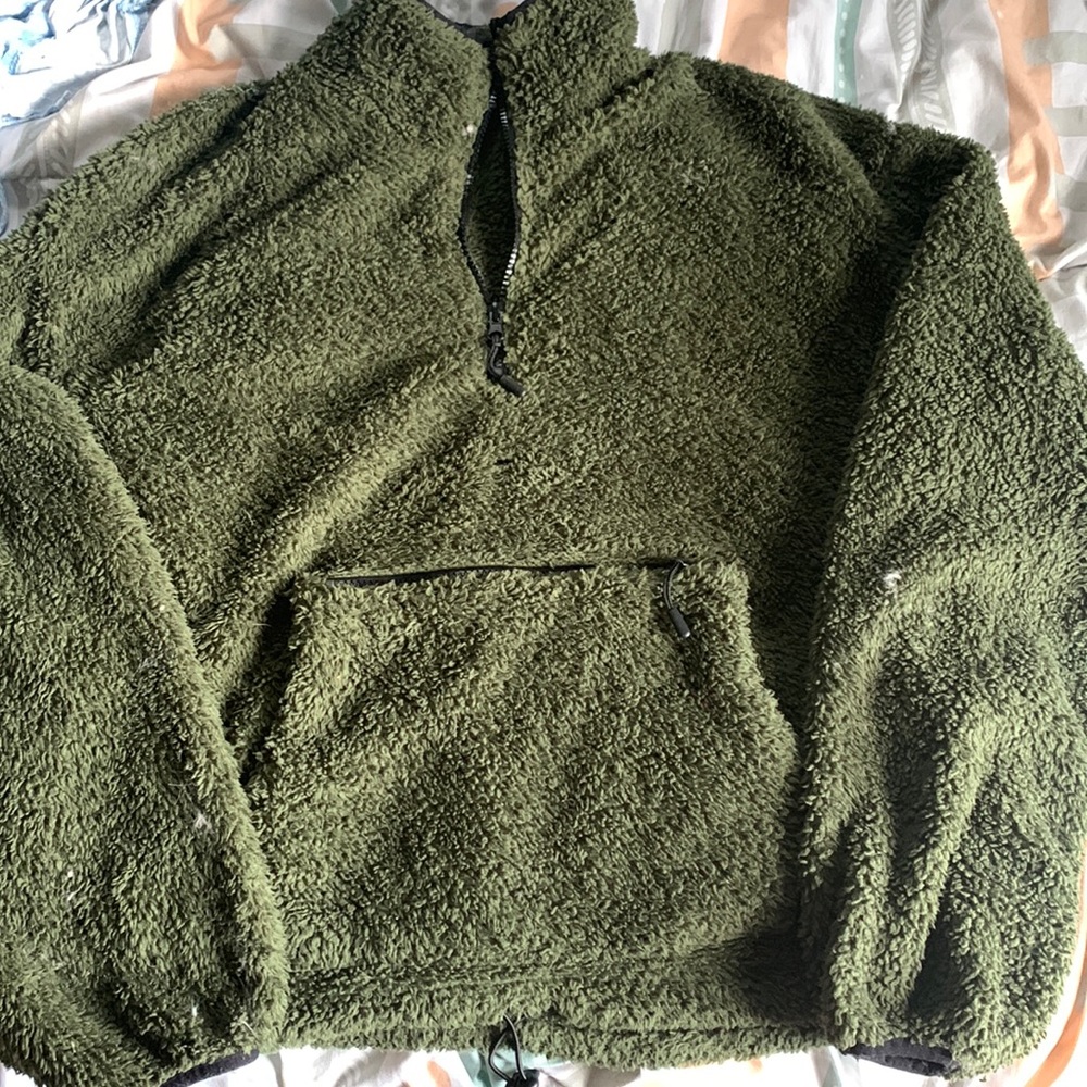 Dark green collared double pocket sweater